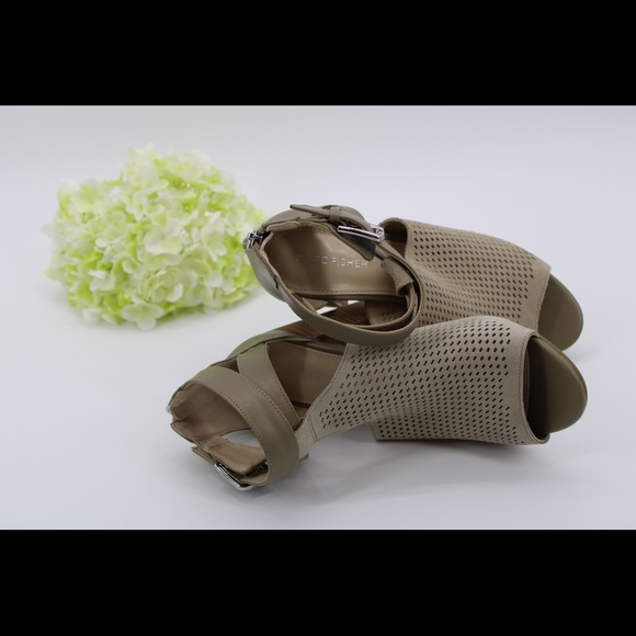 Marc Fisher Sandals with Block Heels. - Picture 7 of 9